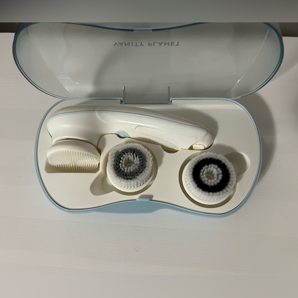 White Electric Facial Cleansing Brush Set
